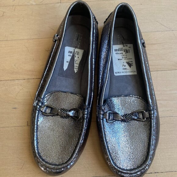Kenneth Cole Reaction Women silver loafer "Dawson" jewel - Mis-Sized 9/8.5 - Picture 1 of 6